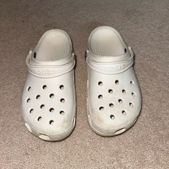 Classic Crocs - Picture 2 of 3